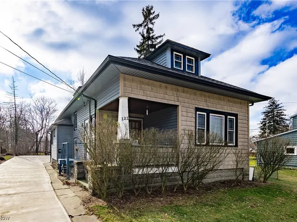 121 W 5th Ave, Berea, OH 44017