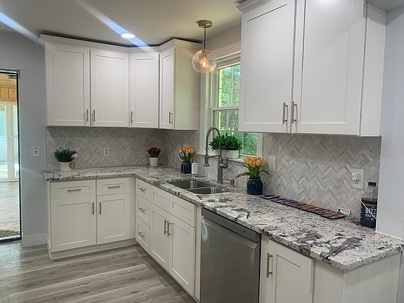 3rd image of 1811 Wildwood Ave