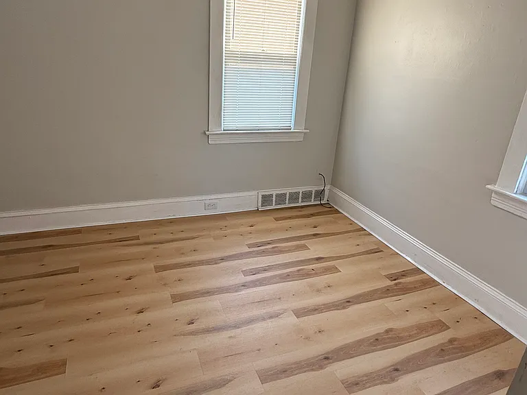 3917 Clybourne Ave — Photo 7