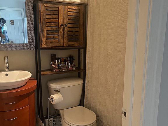 4th image of 3212 W Fullerton Ave APT 3