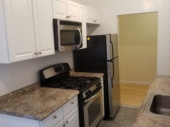 2nd image of 11880 Metropolitan Ave #1B