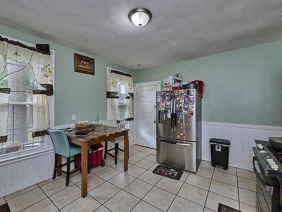 4th image of 11 Wolcott St