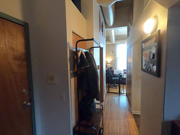 2nd image of 3110 N Sheffield Ave APT 207