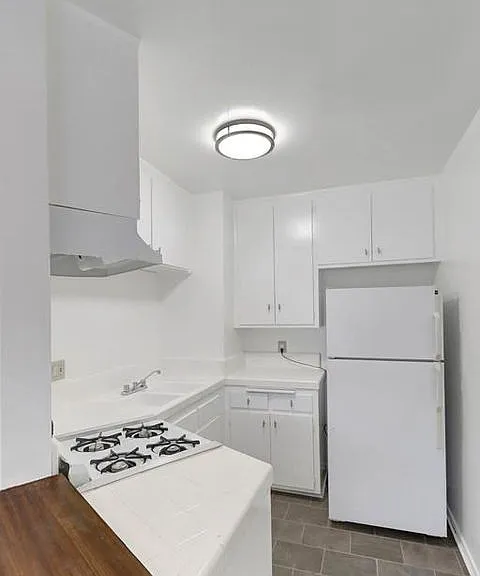 3721 S Bentley Ave #6 — Photo 5