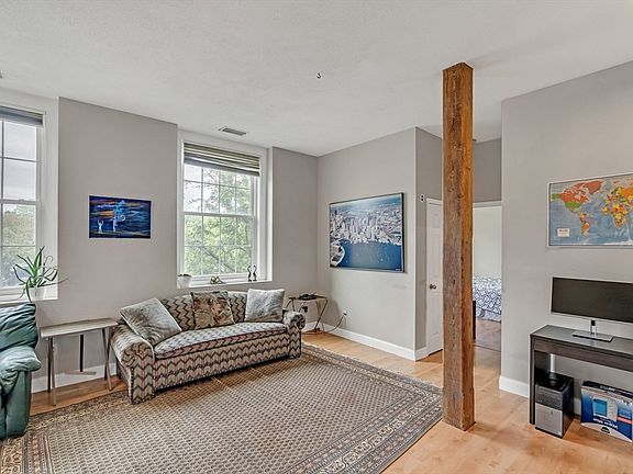 3rd image of 21 Linden St APT 205
