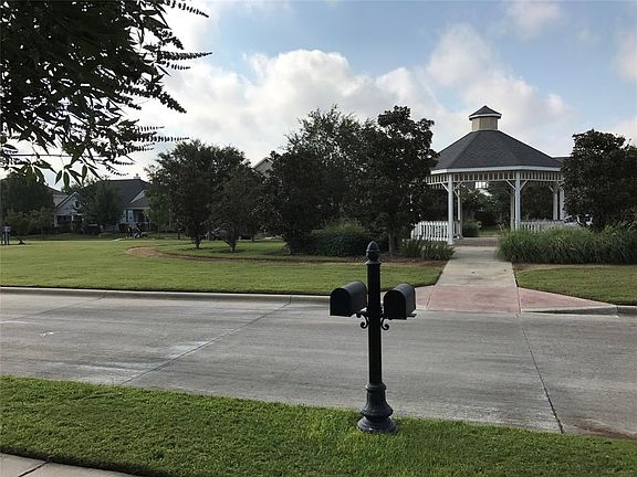 4th image of 2607 Jackson Dr