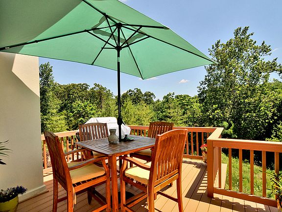5th image of 1512 Sommet Pl
