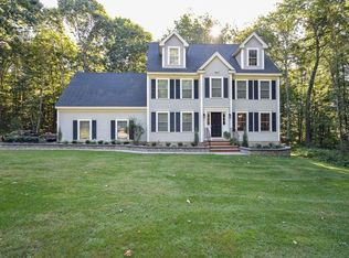 4 Captain Parker Dr, Lee, NH 03861