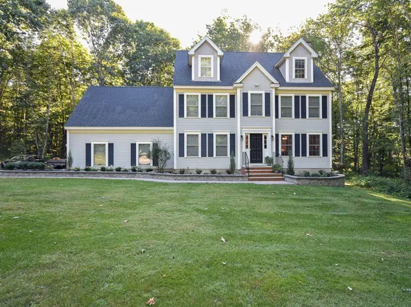 4 Captain Parker Drive, Lee, NH 03861
