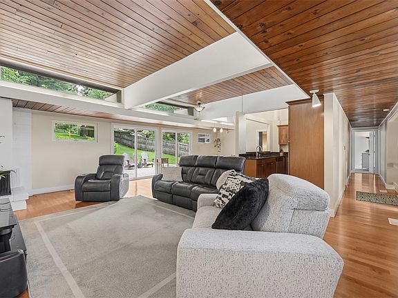 4th image of 2322 Marbury Rd