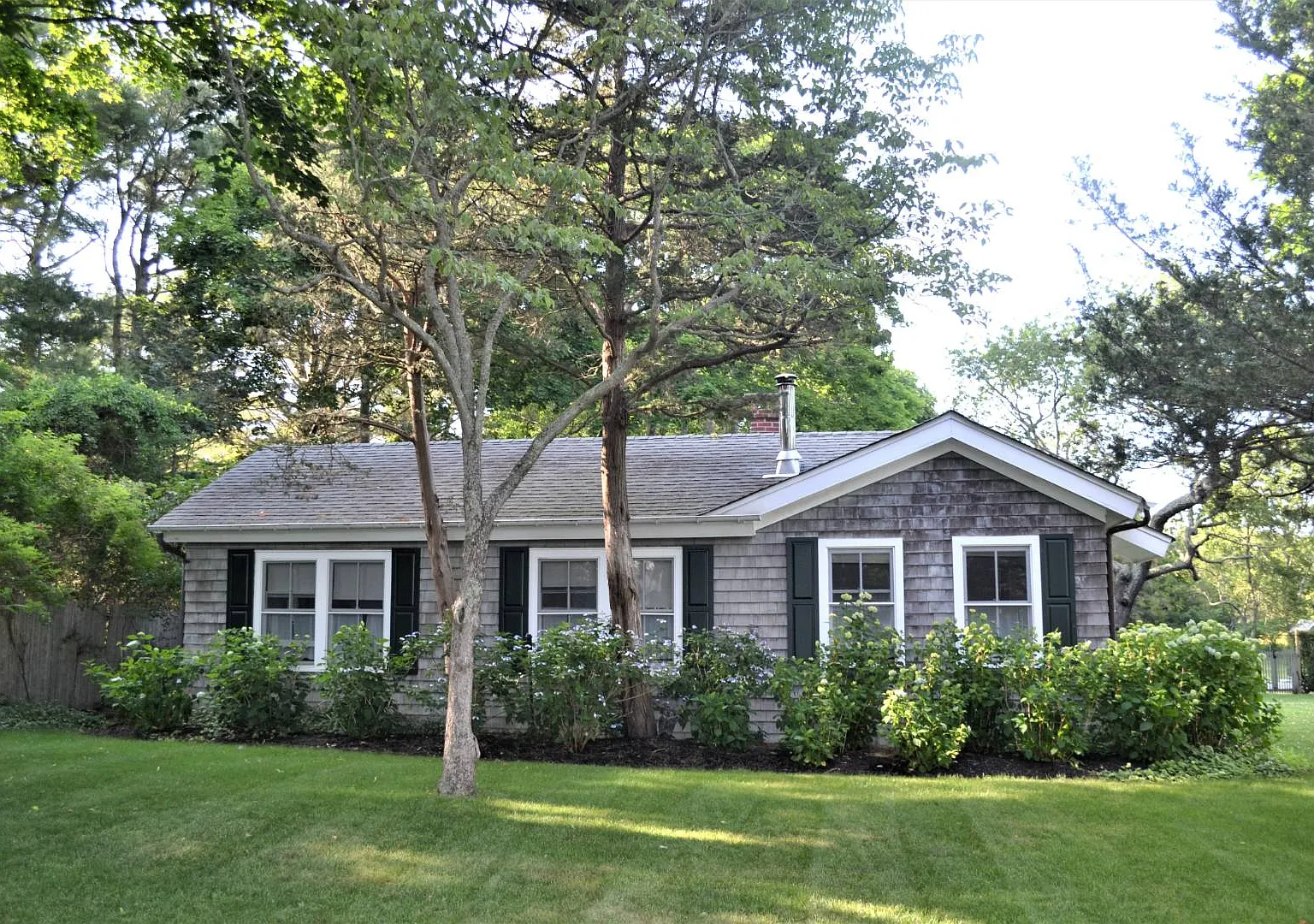 Water Mill Charming Country Cottage, off-season only — Photo 1