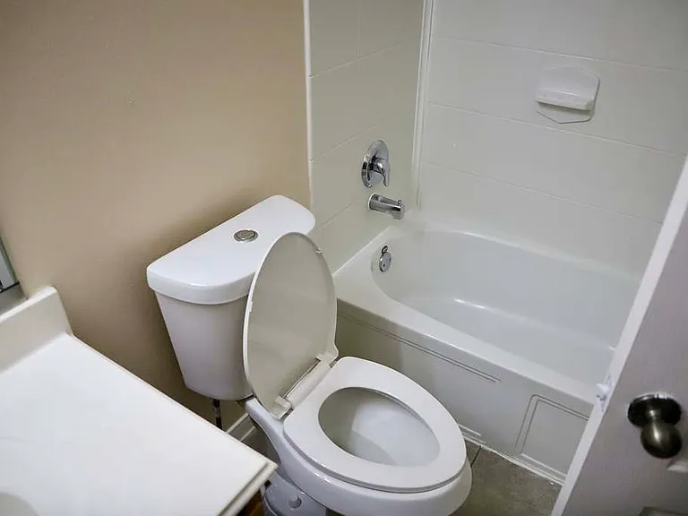 7407 Saxon Hill Ln — Photo 21