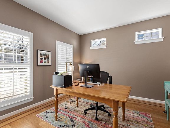 4th image of 411 W Woodbine Ave