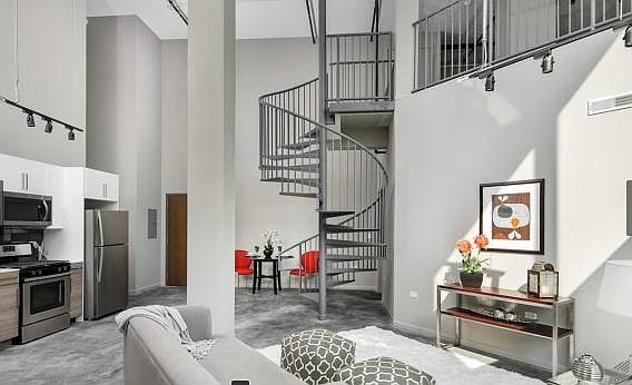 5th image of 1242 N Milwaukee Ave #212