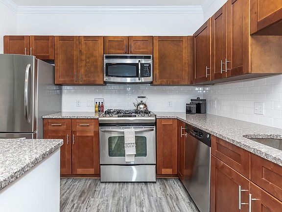 4th image of 25 Glenbrook Rd #332