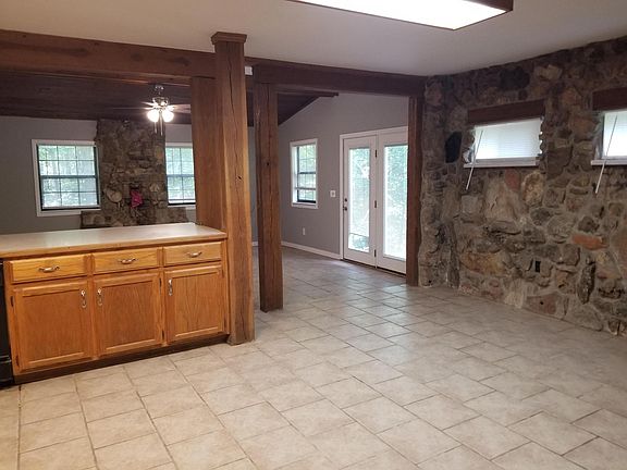 3rd image of 1092 Thief Hollow Rd