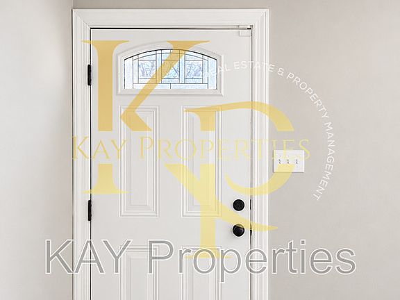 4th image of 1200 E Holly St