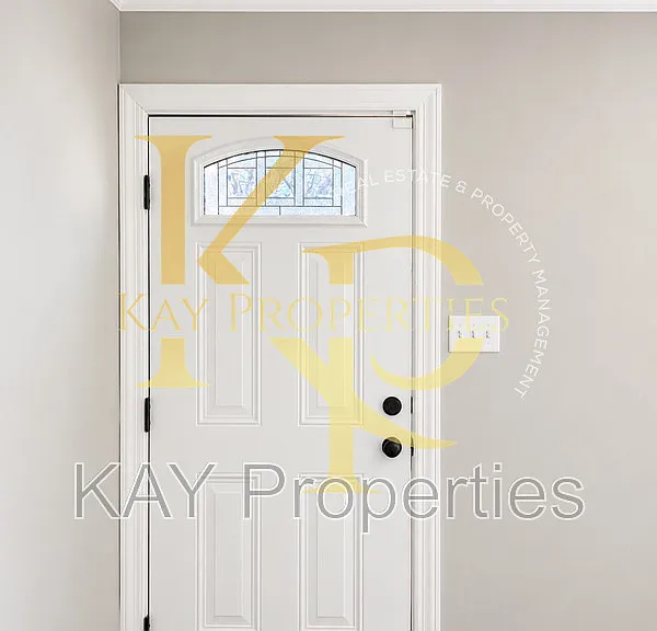1200 E Holly St — Photo 4