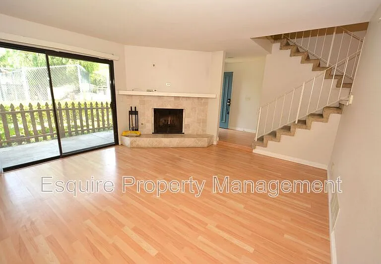 564 Rosewood Ave — Photo 4