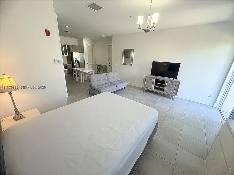 1045 NE 18th Ave #304 — Photo 7