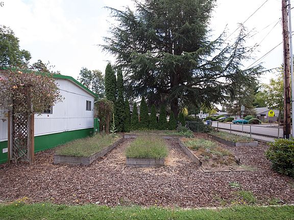 3rd image of 3103 NE 78th Ave