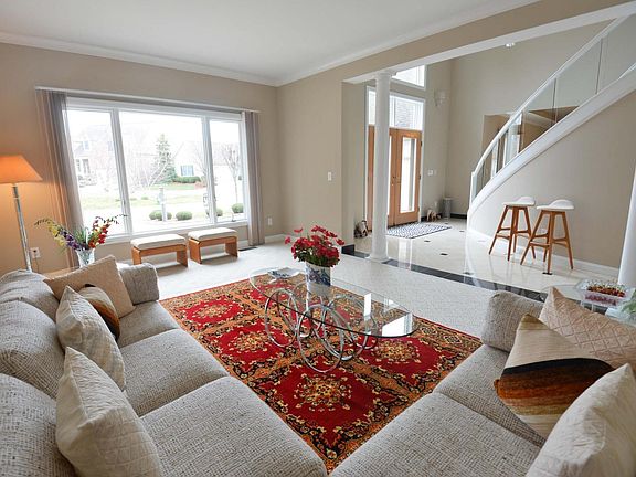 3rd image of 8405 Greenside Dr