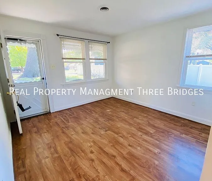 7061 Pernod Ave — Photo 6