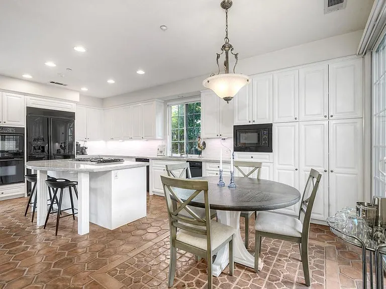 688 Cypress Hills Dr — Photo 7