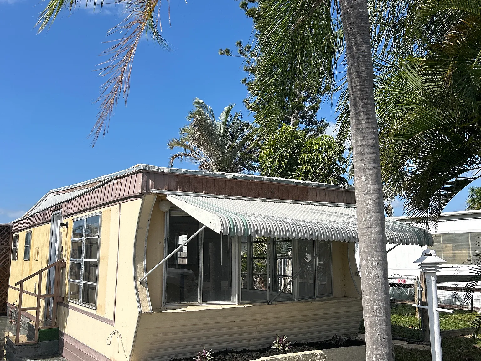 16220 Cynthia Ct — Photo 3