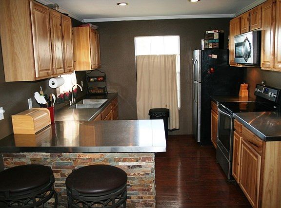 4th image of 700 6th St