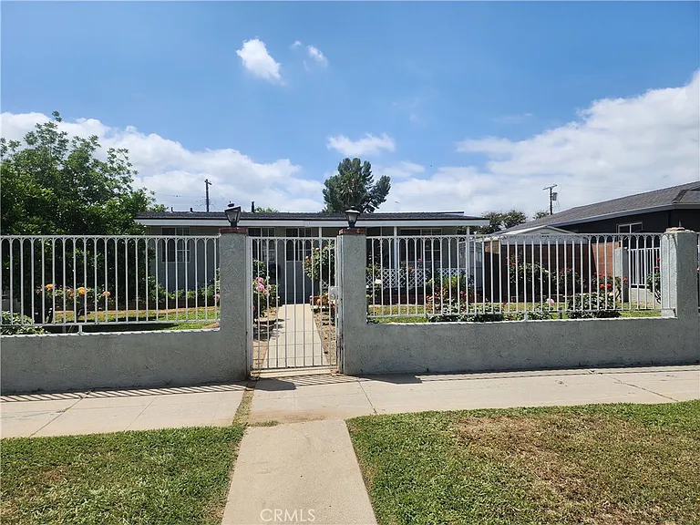 20340 Sherman Way — Photo 35