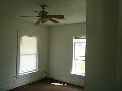 3rd image of 1103 N Linden St