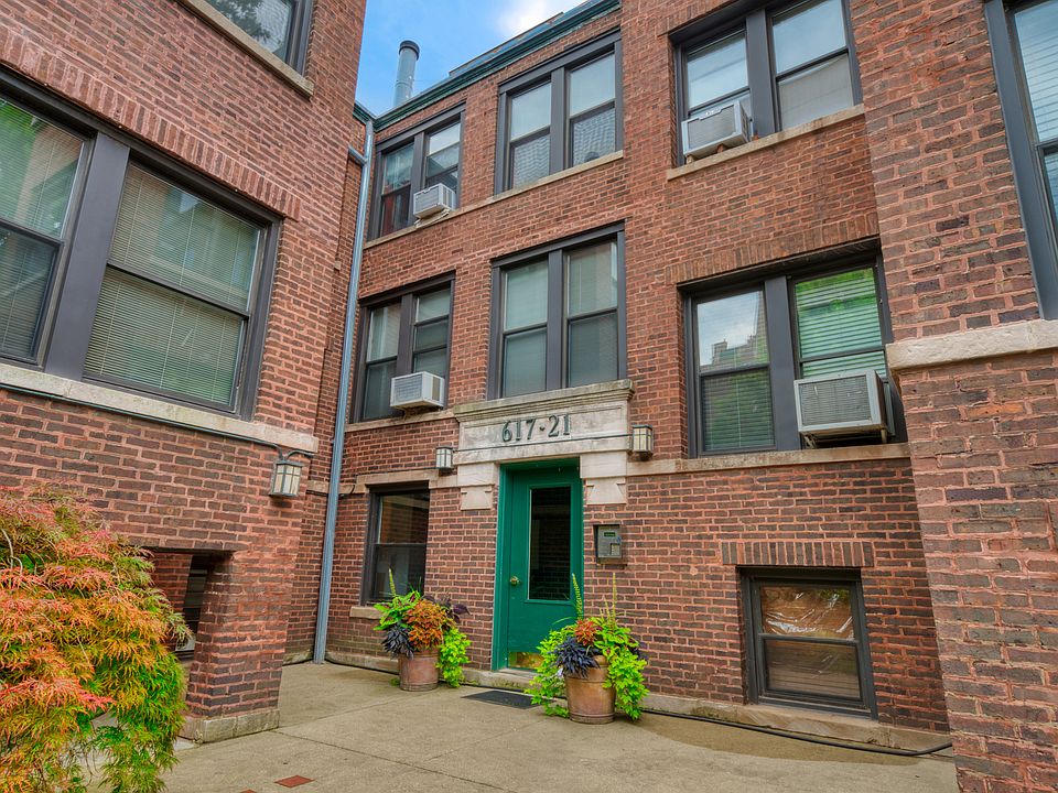 1st image of 621 W Cornelia Ave #2