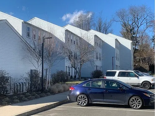 Oak Knoll Apartments Photo 1