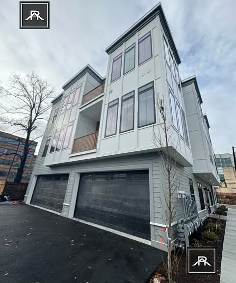 159 Everett St #202 — Photo 12
