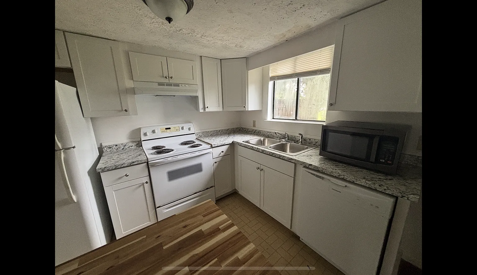 852 West St — Photo 3