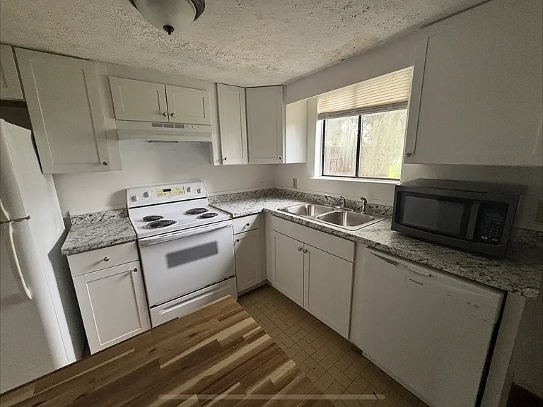 852 West St — Photo 3