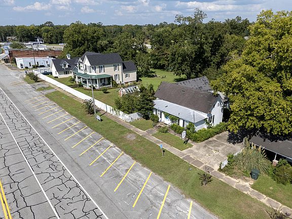 3rd image of 106 Main St
