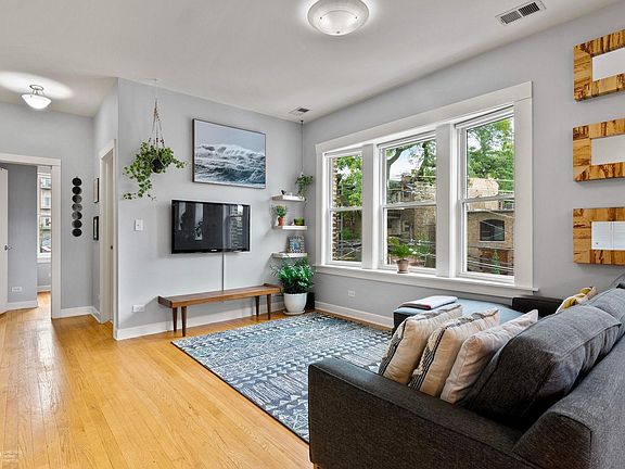 3rd image of 1438 W Carmen Ave #2