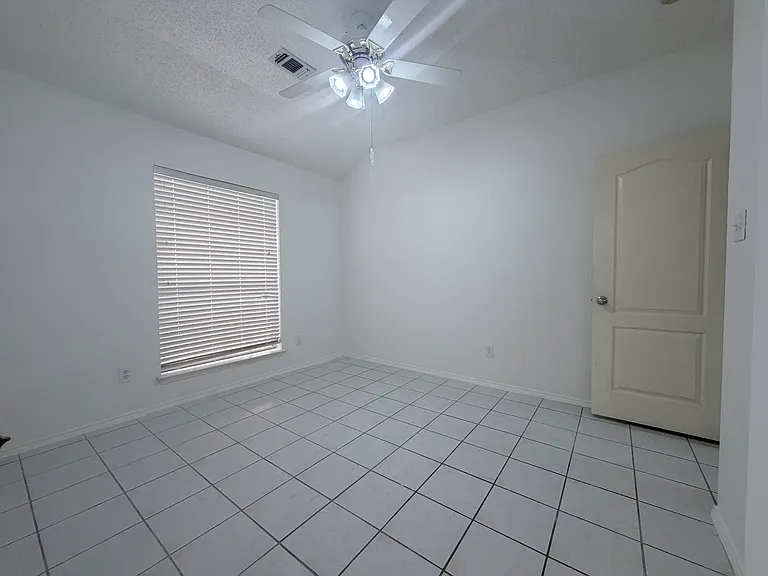 2207 Hickory Wood Trl — Photo 11