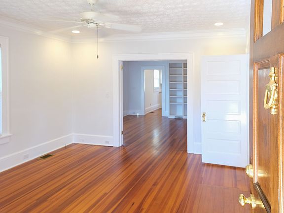 5th image of 207 Stewart St