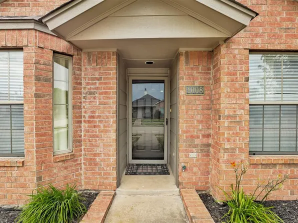 1008 SW 23rd St, Moore, OK 73170