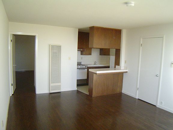 3rd image of 981 Elizabeth St APT 4