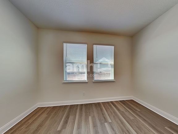 5th image of 16432 Pine Terrace St