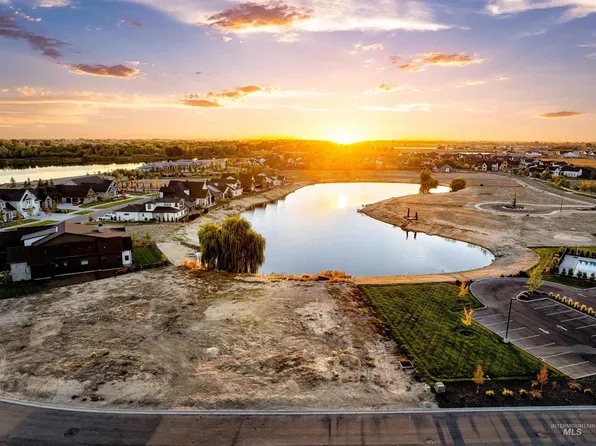 21457 Salmon Falls Ln, Star, ID 83669