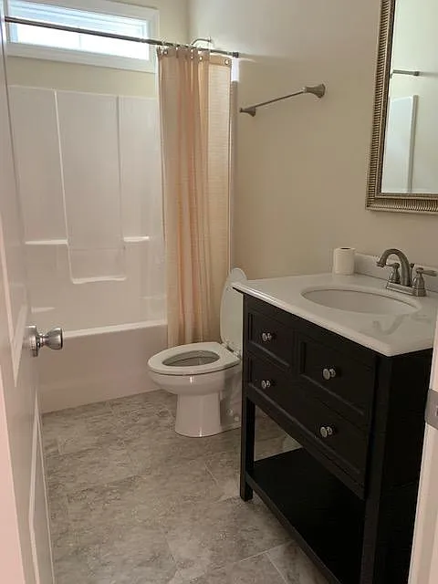4 bed, 2300 sqft, $2,500 — Photo 3