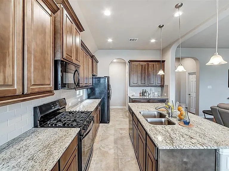 209 Douglas St — Photo 13