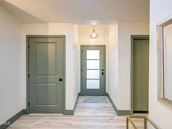 4th image of 5416 W MYRTLE Avenue