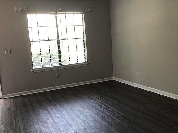 4th image of 101 Timberlake Ct #B