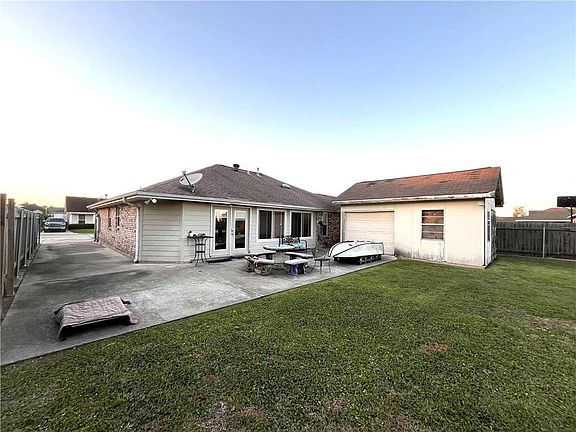 2nd image of 3309 Lakewood Dr